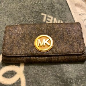 MK wallet that has multiple pockets